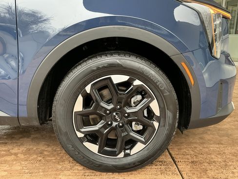 Used 2025 Kia Sorento S image 28