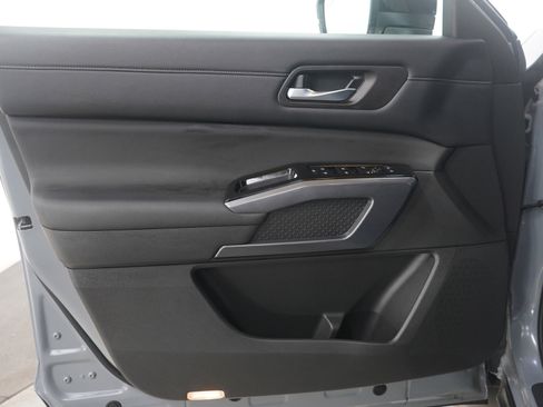 Used 2022 Nissan Pathfinder SL image 25