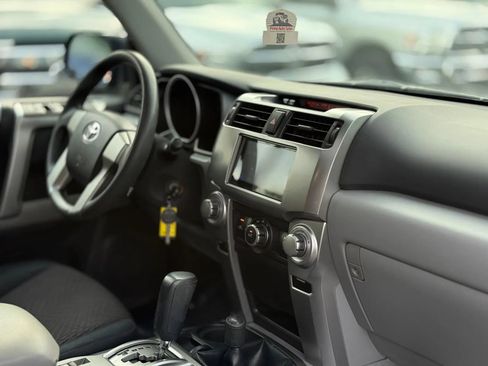 Used 2011 Toyota 4Runner SR5 AWD/4WD image 11
