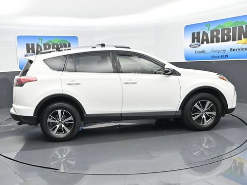 Used 2017 Toyota RAV4 XLE FWD image 6