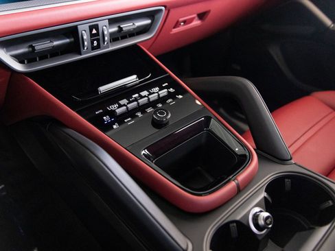 Certified 2025 Porsche Cayenne Base image 17