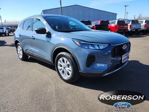 Used 2025 Ford Escape Active w/ Cold Weather Package AWD/4WD image 9