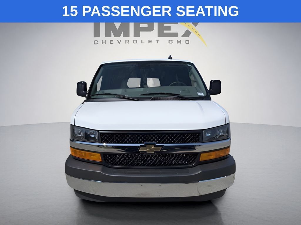 Used 2025 Chevrolet Express 3500 LT w/ LT Preferred Equipment Group RWD image 9