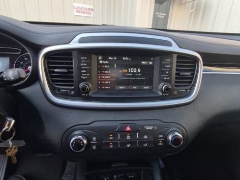 Used 2020 Kia Sorento LX image 7