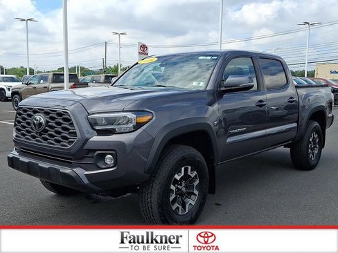 Used 2020 Toyota Tacoma TRD Off-Road w/ TRD Premium Off Road Package AWD/4WD image 3
