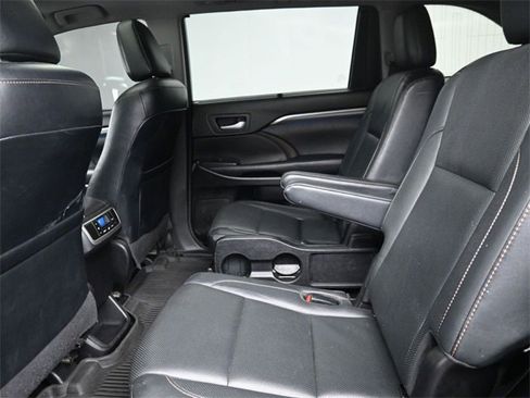 Used 2017 Toyota Highlander Limited image 18