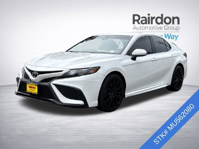 Used 2021 Toyota Camry SE FWD image 3