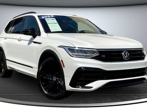 Used 2024 Volkswagen Tiguan SE R-Line FWD image 3