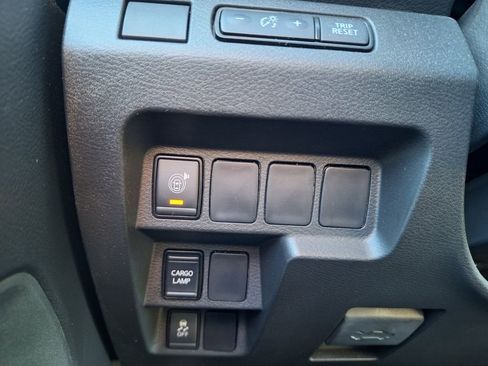 Used 2025 Nissan Frontier SV image 12