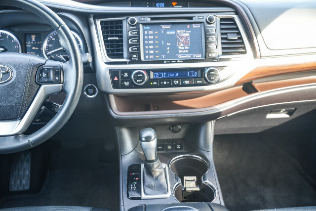 Used 2016 Toyota Highlander Limited AWD/4WD image 16