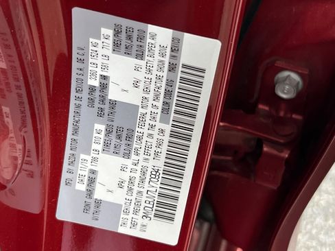 Used 2020 Toyota Yaris XLE image 27