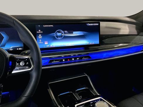 Certified 2023 BMW i7 xDrive60 AWD/4WD image 6