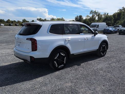 Used 2024 Kia Telluride S w/ S Sunroof Package image 3