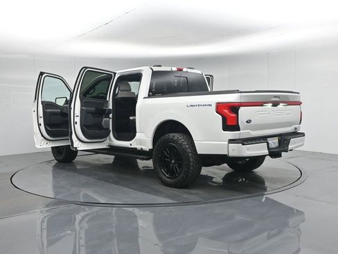 Used 2023 Ford F150 Lightning Platinum image 35