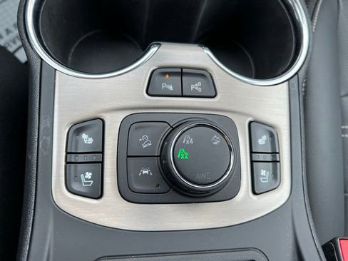 Used 2024 GMC Terrain Denali w/ Denali Premium Package AWD/4WD image 22