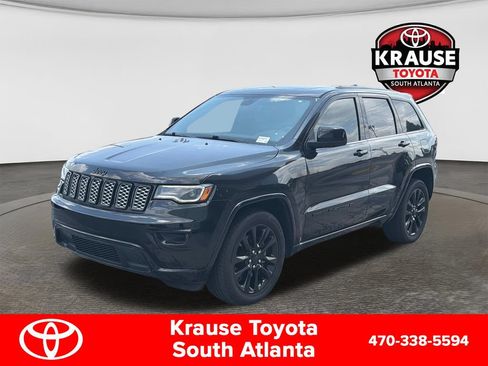 Used 2022 Jeep Grand Cherokee Laredo X RWD image 3