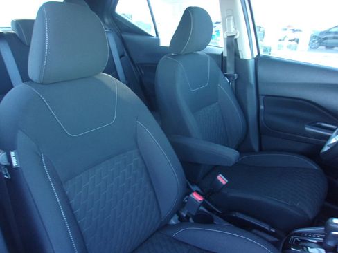 Used 2022 Nissan Kicks S image 10