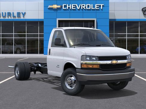 New 2026 Chevrolet Express 3500 w/ Power Convenience Package RWD image 7