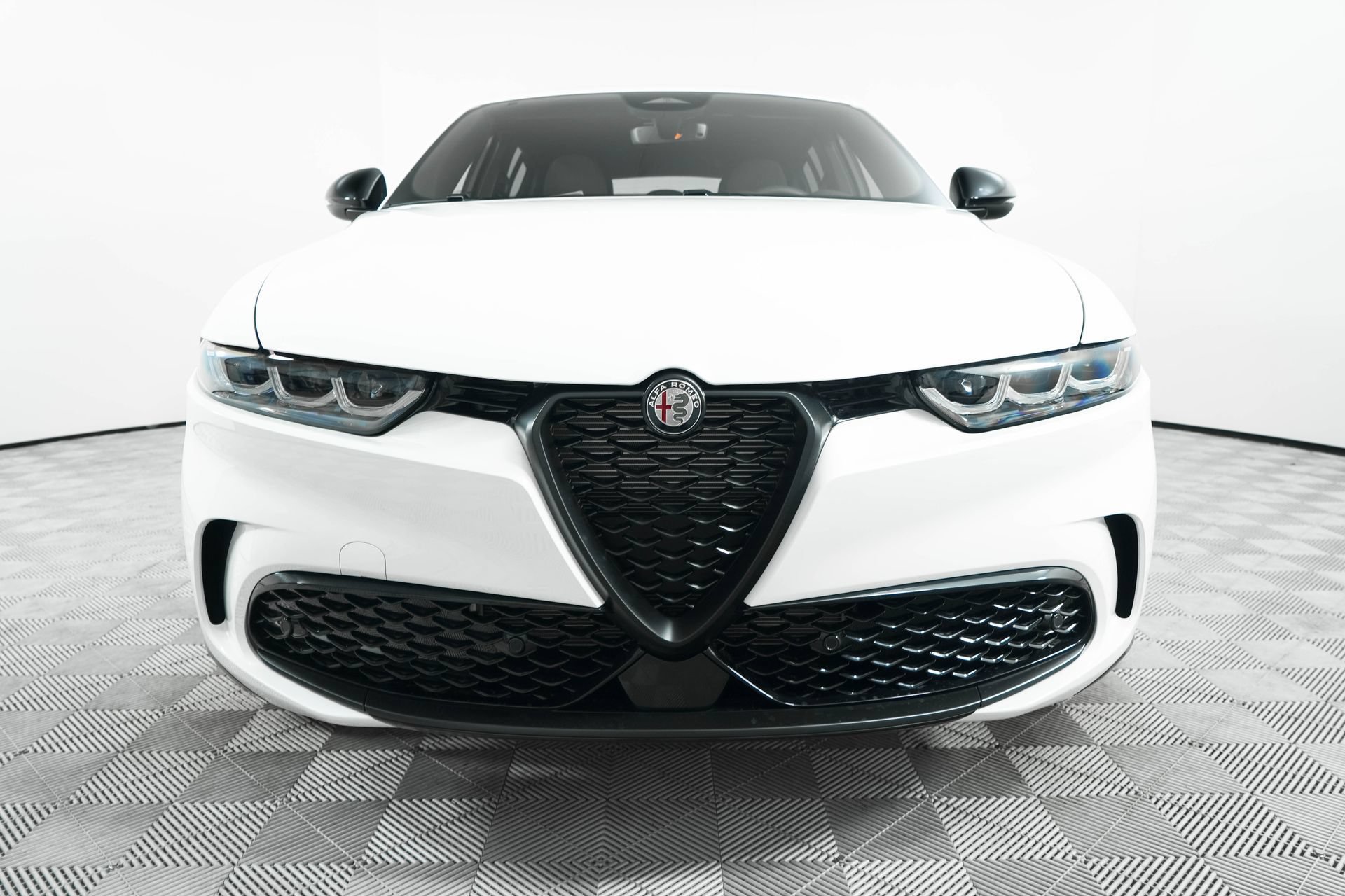 Used 2025 Alfa Romeo Tonale AWD/4WD image 2