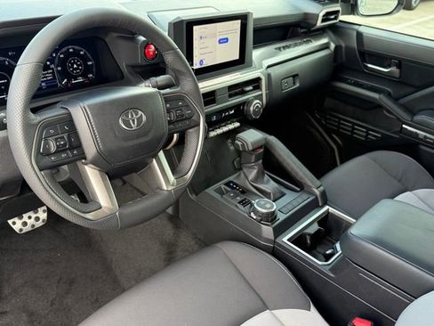 Used 2025 Toyota Tacoma TRD Sport image 9