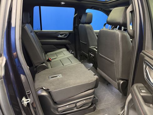 Used 2023 Chevrolet Suburban RST AWD/4WD image 30