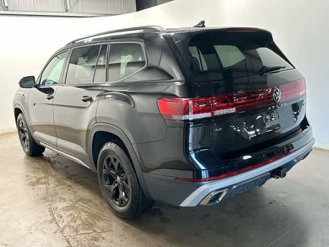 Used 2025 Volkswagen Atlas Peak Edition SE AWD/4WD image 33
