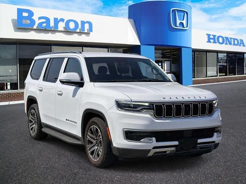 Used 2022 Jeep Wagoneer Series III w/ Convenience Group I AWD/4WD image 1