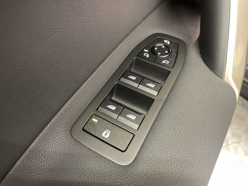 Used 2025 BMW iX xDrive50 w/ Premium Package image 9