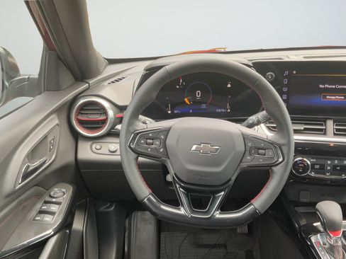 Used 2025 Chevrolet Trax RS w/ Sunroof Package FWD image 15