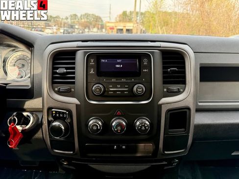 Used 2017 RAM 1500 Express RWD image 19