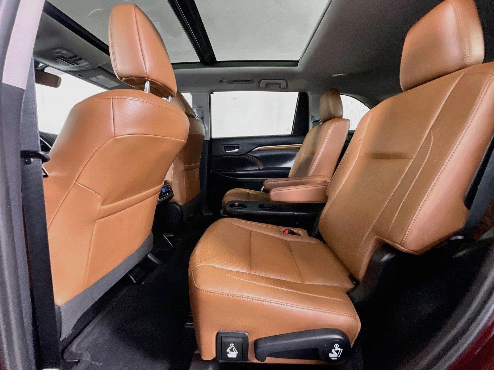 Used 2019 Toyota Highlander Limited Platinum AWD/4WD image 28