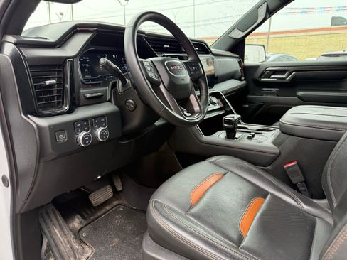 Used 2024 GMC Sierra 1500 AT4 w/ Technology Package AWD/4WD image 7