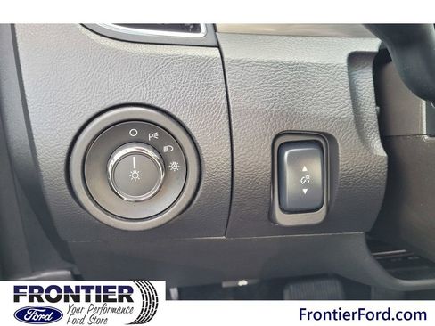 Used 2018 Ford Taurus SEL image 16