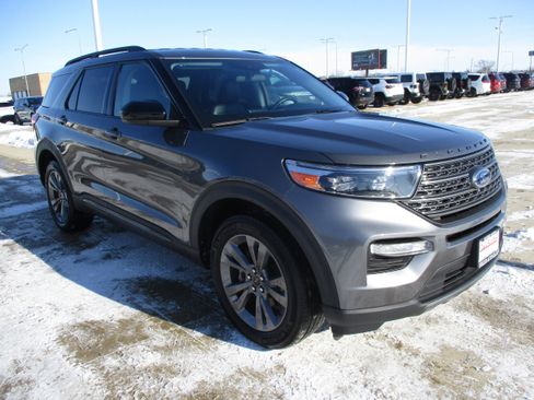 Used 2023 Ford Explorer XLT w/ Equipment Group 202A image 10