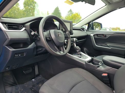 Used 2020 Toyota RAV4 LE image 19