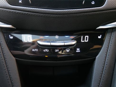 Certified 2022 Cadillac XT5 Premium Luxury FWD image 19