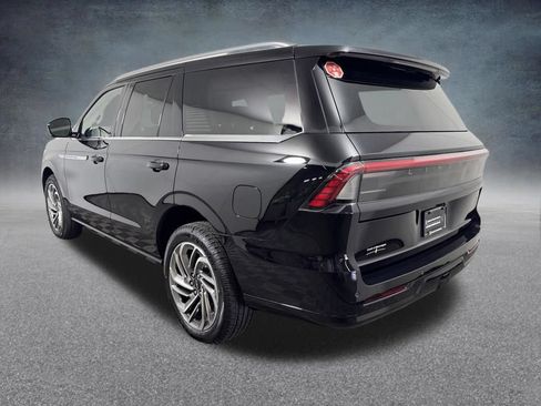 New 2026 Lincoln Navigator Reserve AWD/4WD image 4