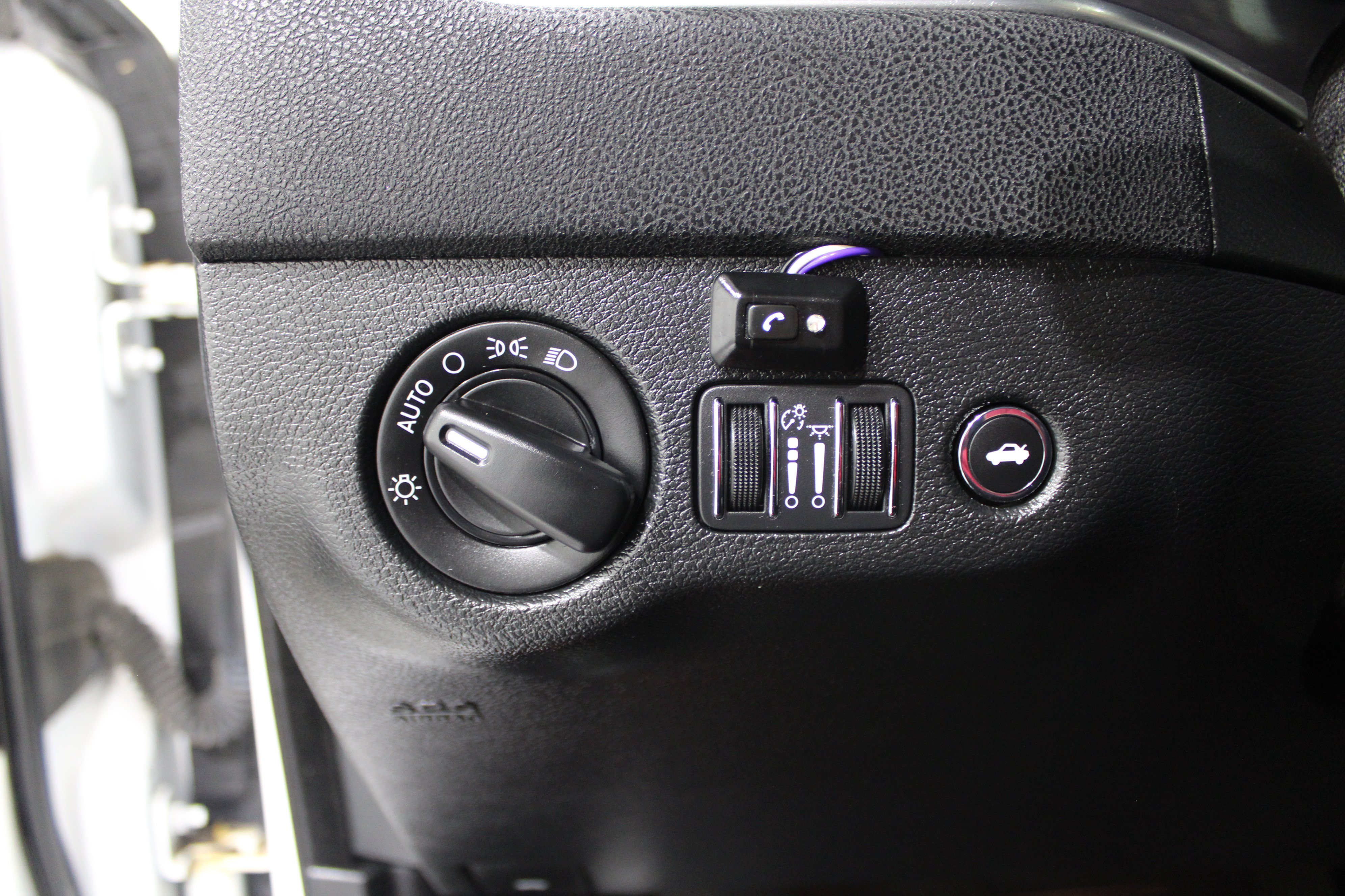 Used 2018 Dodge Charger SXT RWD image 7