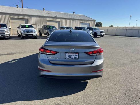 Used 2017 Hyundai Elantra SE image 9