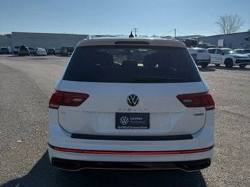 Certified 2022 Volkswagen Tiguan SE R-Line image 5