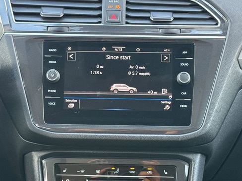 Used 2023 Volkswagen Tiguan SE image 32