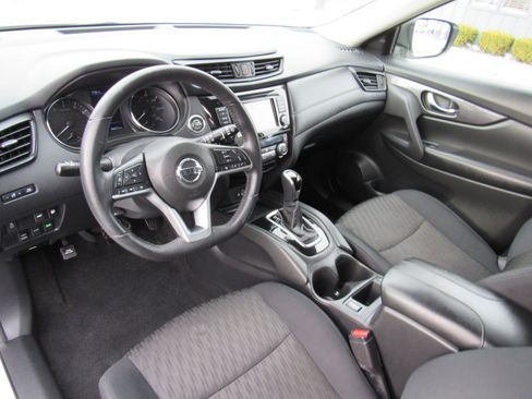 Used 2018 Nissan Rogue SV image 13