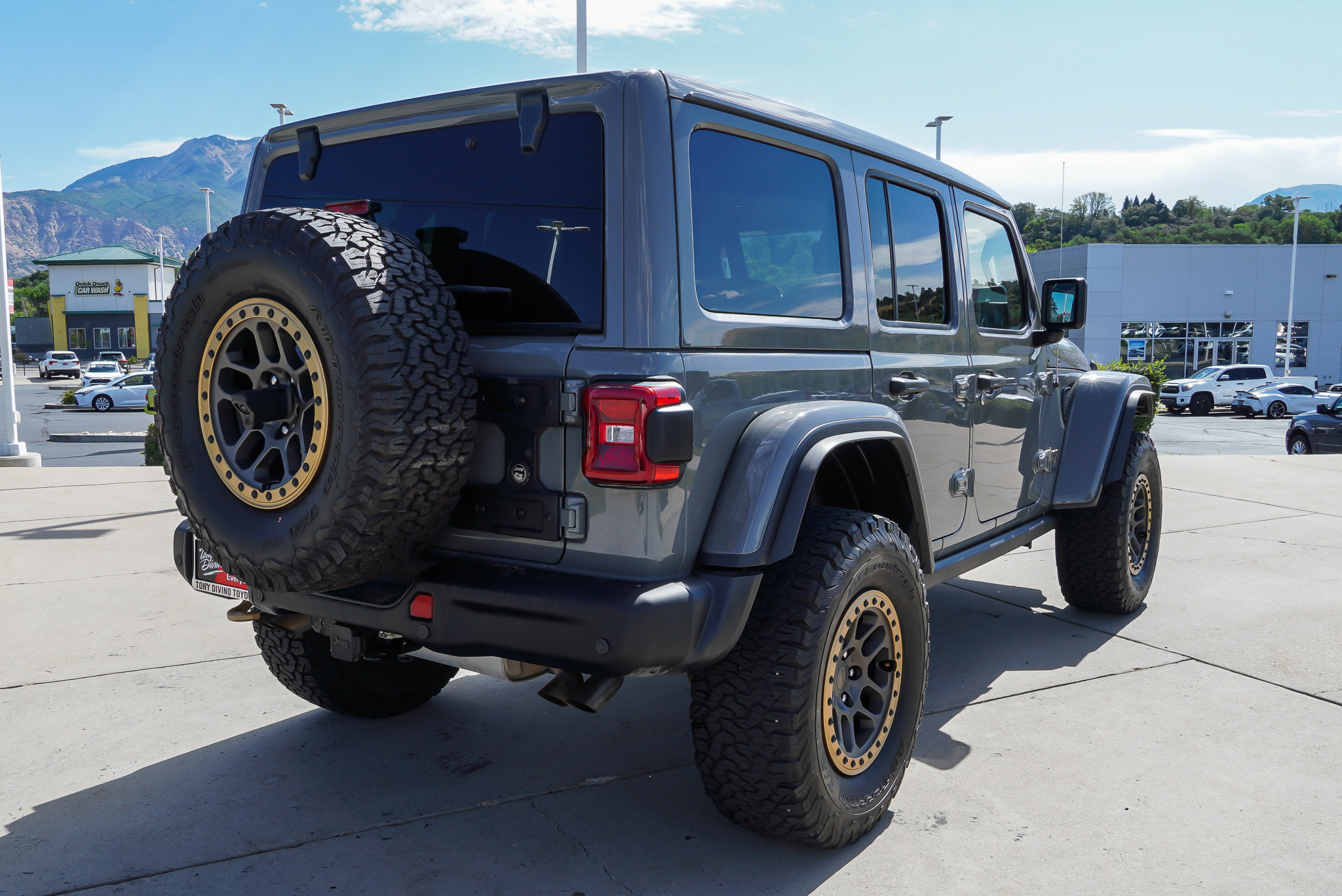 Used 2022 Jeep Wrangler Unlimited Rubicon w/ Xtreme Recon 35" Tire Package AWD/4WD image 8