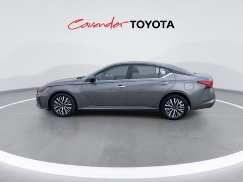 Used 2024 Nissan Altima 2.5 SV image 5