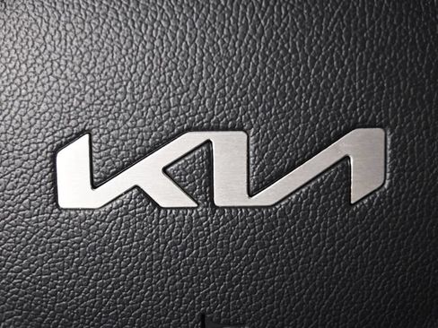 Used 2026 Kia Carnival FWD image 38
