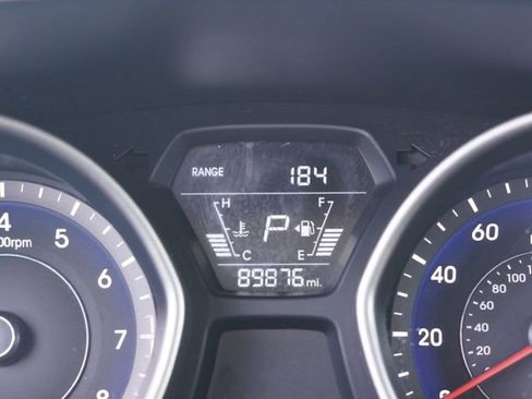 Used 2014 Hyundai Elantra SE image 17