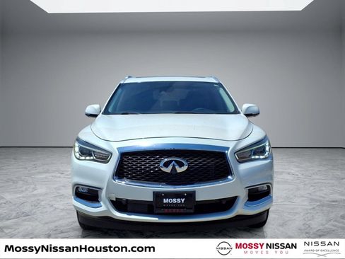 Used 2020 INFINITI QX60 Luxe w/ Sensory Package FWD image 3