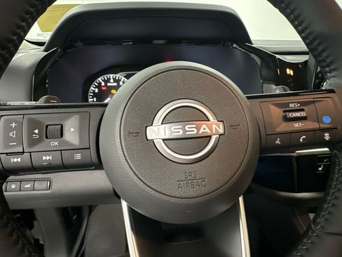Certified 2024 Nissan Pathfinder SL w/ Black Appearance Package AWD/4WD image 17