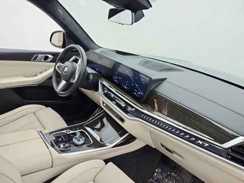Used 2024 BMW X7 xDrive40i w/ M Sport Package AWD/4WD image 19