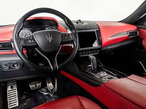 Used 2022 Maserati Levante Modena image 2